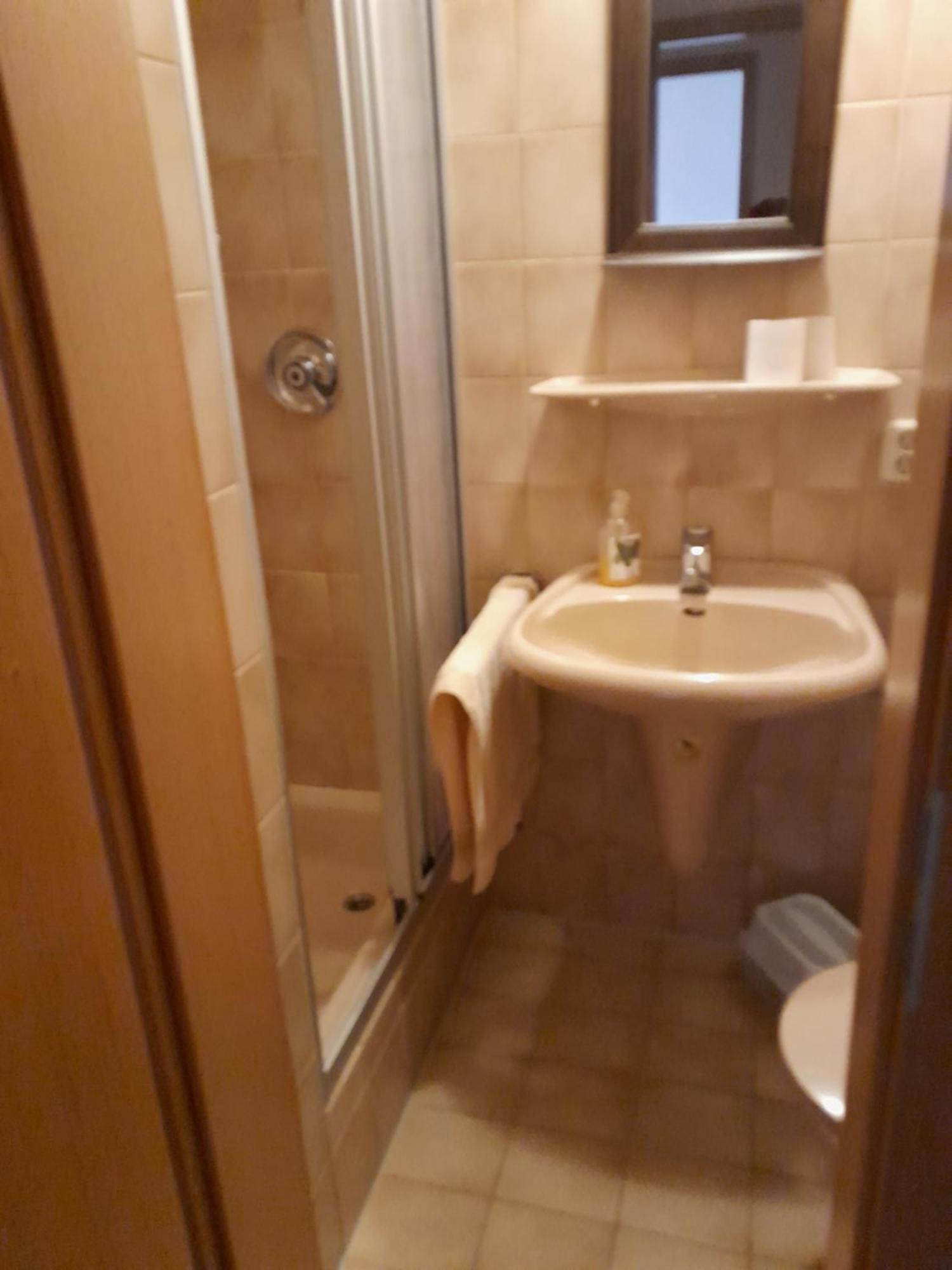 Apartment mit Küche und Balkon oder Terrasse, ruhig und gut erreichbar Piding Exterior foto